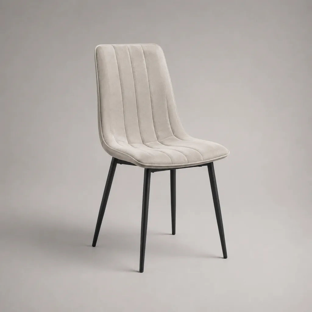 Sedia imbottita in velluto poliestere beige con piedini in acciaio nero, 47 × 55 × 86 cm